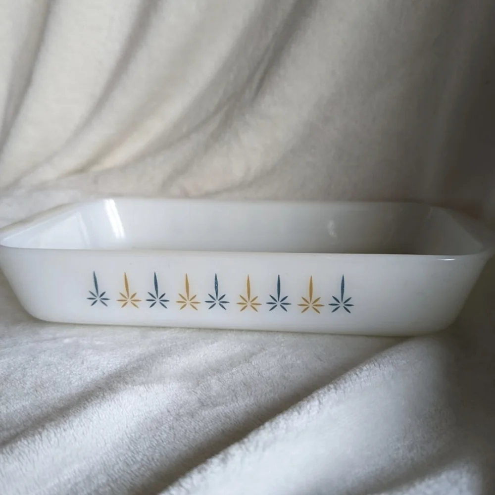 Anchor Hocking Fire King #436 1 1/2 qt casserole pan atomic star - Picture 1 of 2